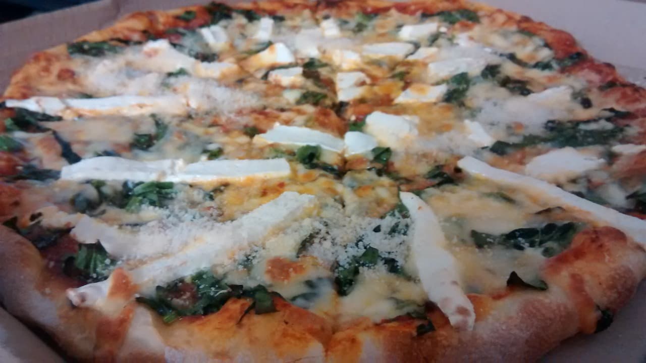 Pizza de Espinaca con 3 Quesos