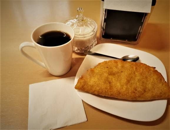 Coffe Break, Empanada de carne ó Queque + Café