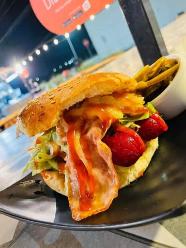 Combo-Salchiburguer, Hamburguesa y Papas