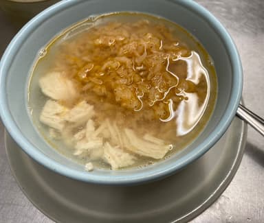 Sopa  con Pollo/Arroz Chica