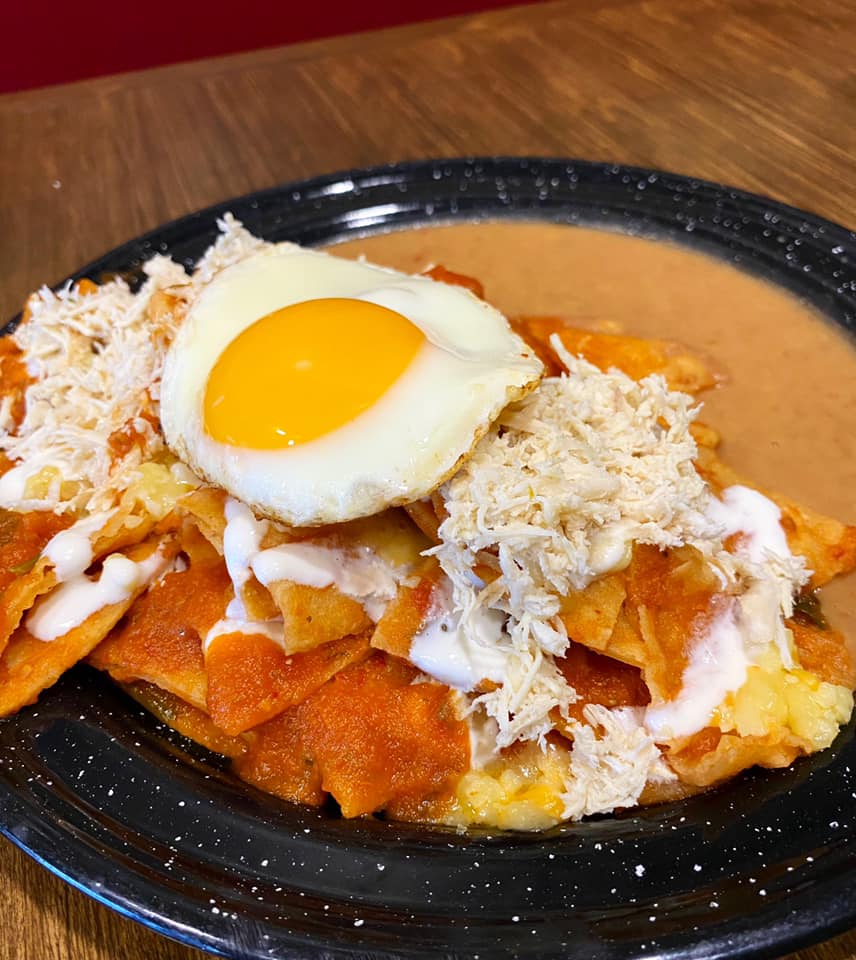 Chilaquiles Con Huevo y Pollo