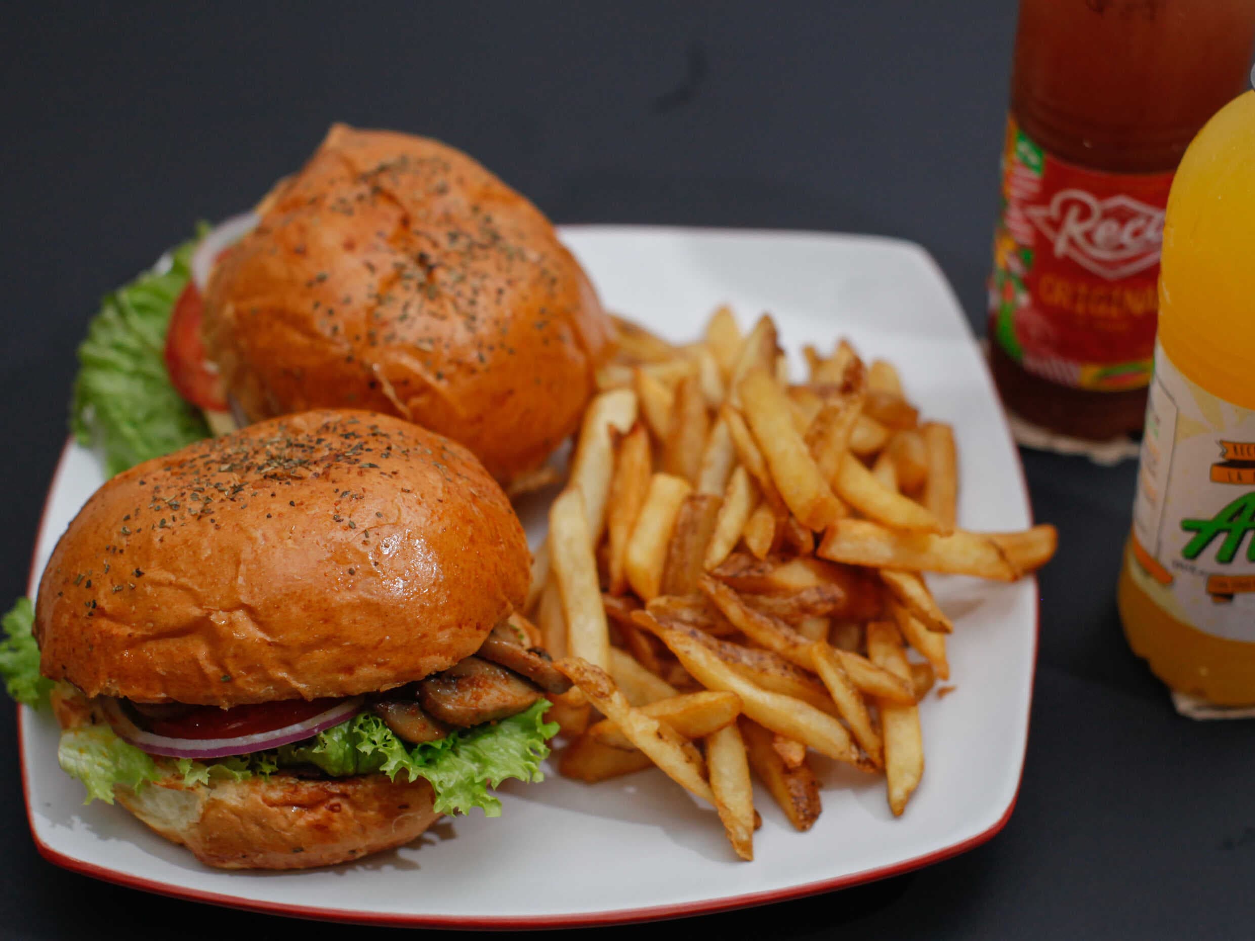 2 Burgersísimas C/ Tocino + Papas Clasicas