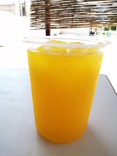 Agua Artesanal de Piña