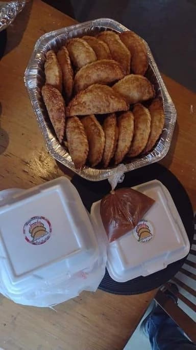 1 Pepperoni, 1 Carne, 1 Frijol Refrito y 1 Coca