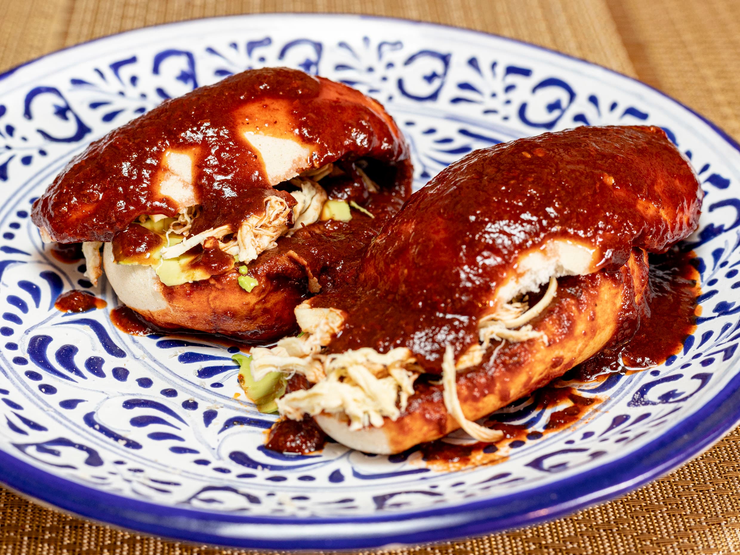 Chanclas chanclas de pollo con aguacate