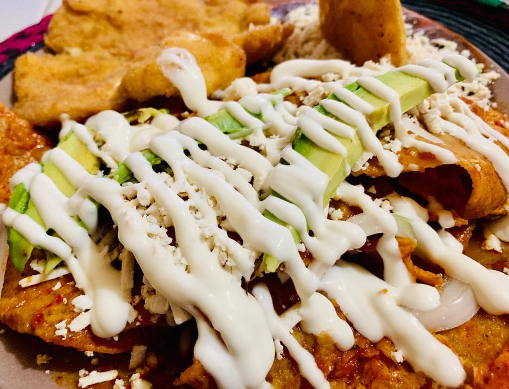 Desayuno Chilaquiles Rojos o Verdes