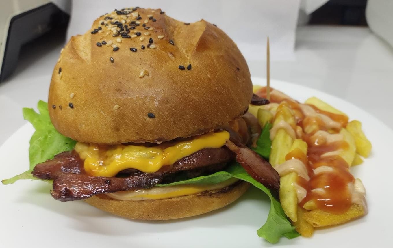 Hamburguesa artesanal GD + Refresco