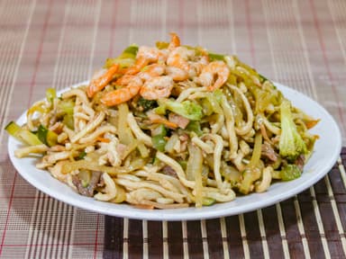Chow Mien Especial (caja mediana)