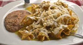 Chilaquiles con Huevo y Frijoles
