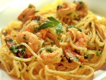 Spaghetti con Camarón en Salsa Blanca