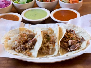 Combo-4 Tacos de Carnitas+ Agua Gratis