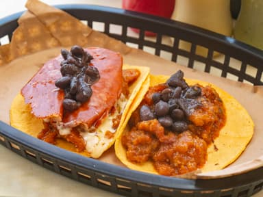 TACO DE LOMITOS ENTOMATADOS