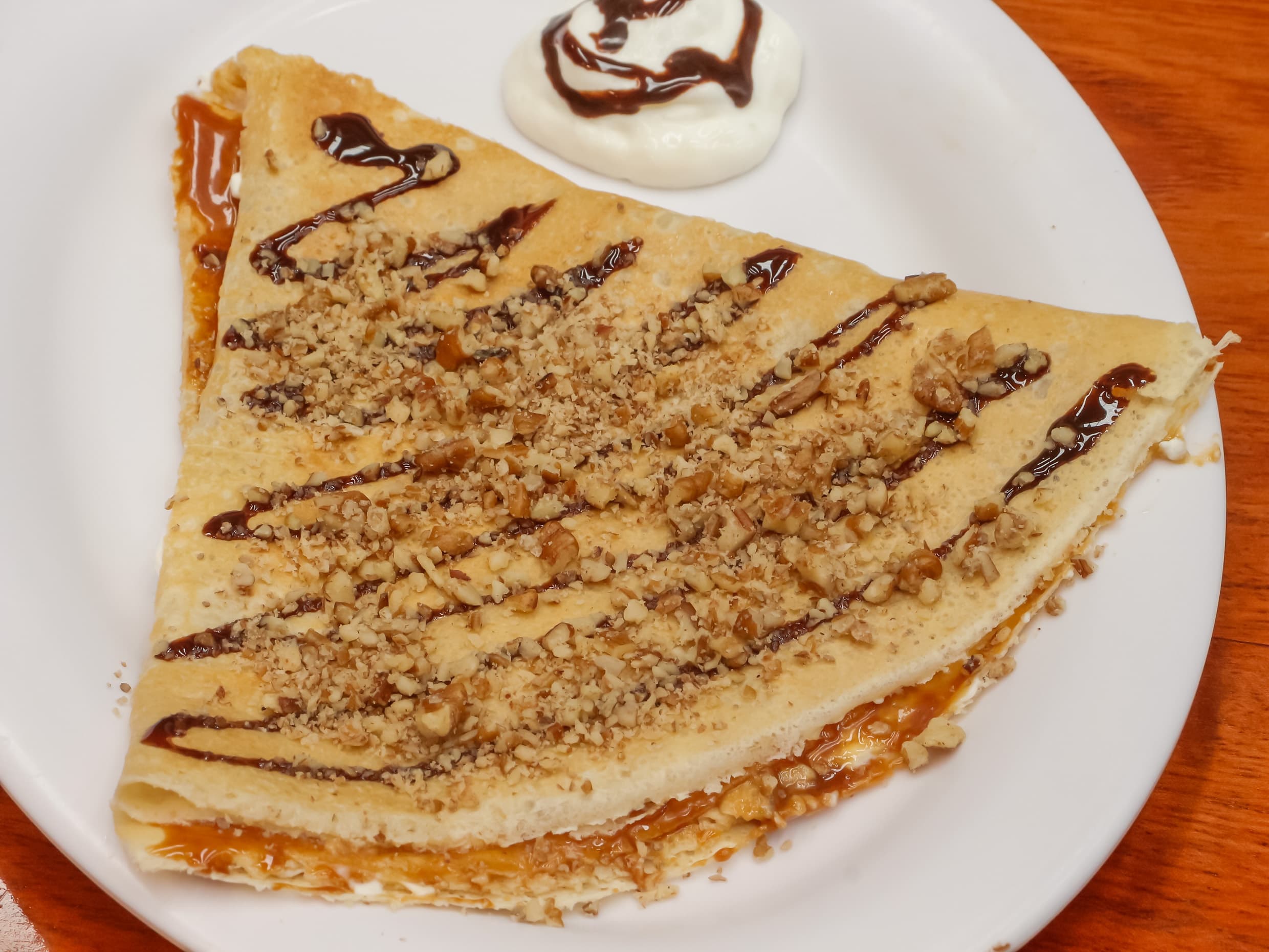 Crepa de Philadelphia con cajeta y Nuez