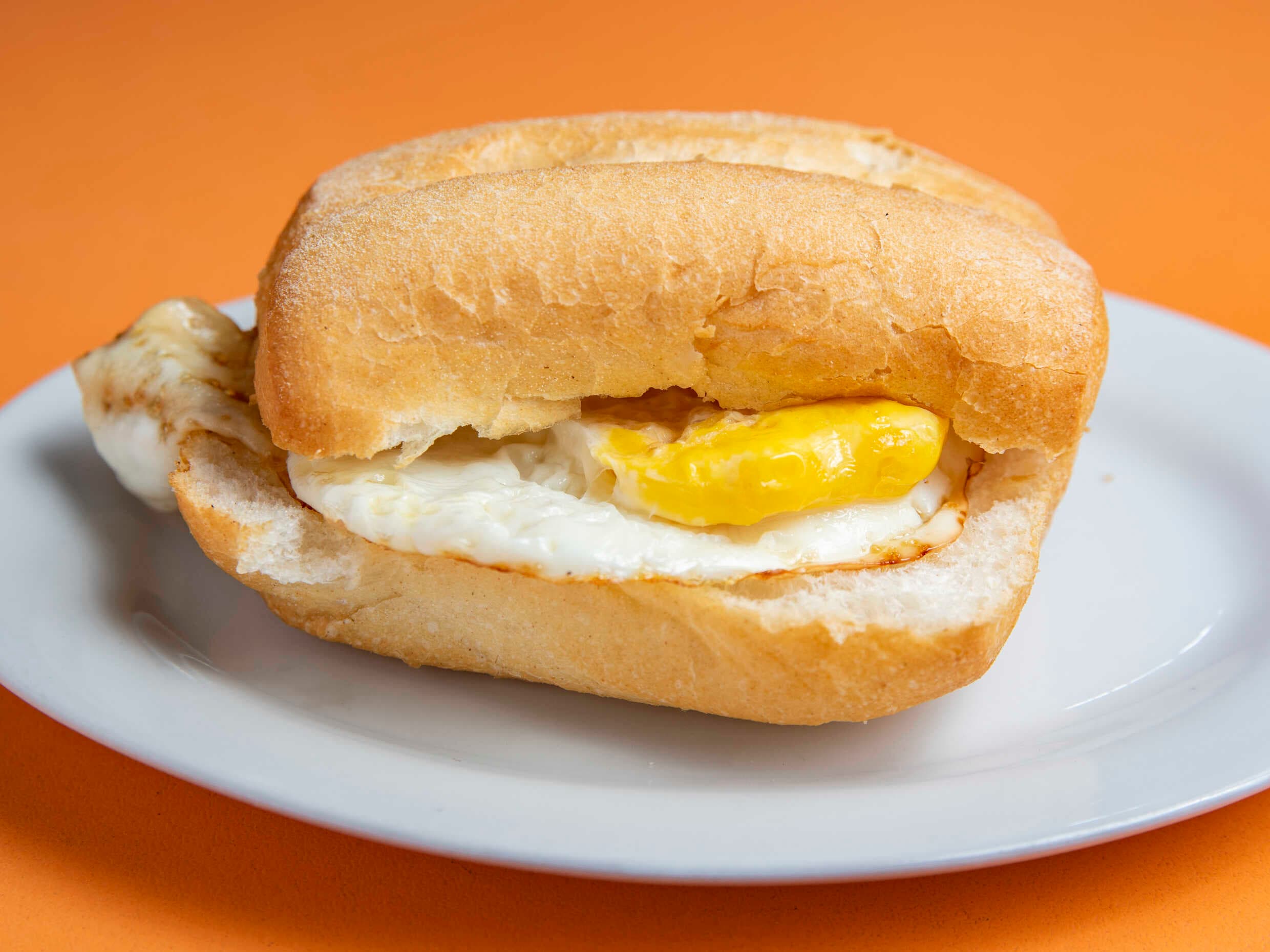 Pan con Huevo.