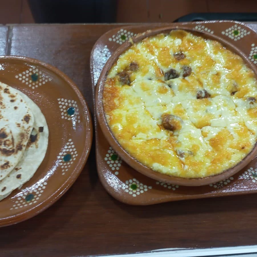 Queso con champiñones o rajas