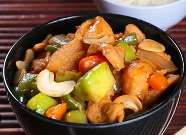 Trozos de Pollo con Semillas de Marañón