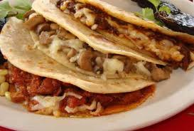 Quesadillas de maiz (huitlacoche, champiñon y raja