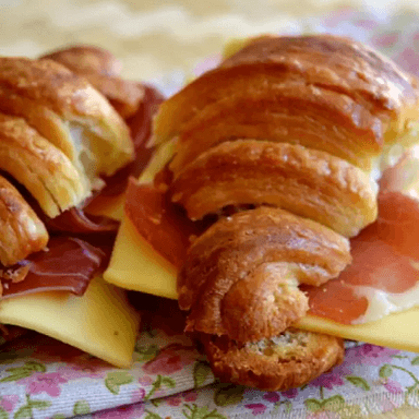 CUERNITO DE JAMON SERANO
