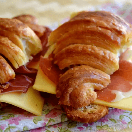 CUERNITO DE JAMON SERANO