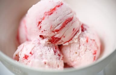 1/2 Litro Helado de Fresas con Crema