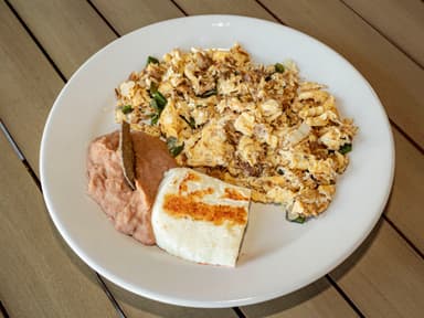Huevos Revueltos con Machaca