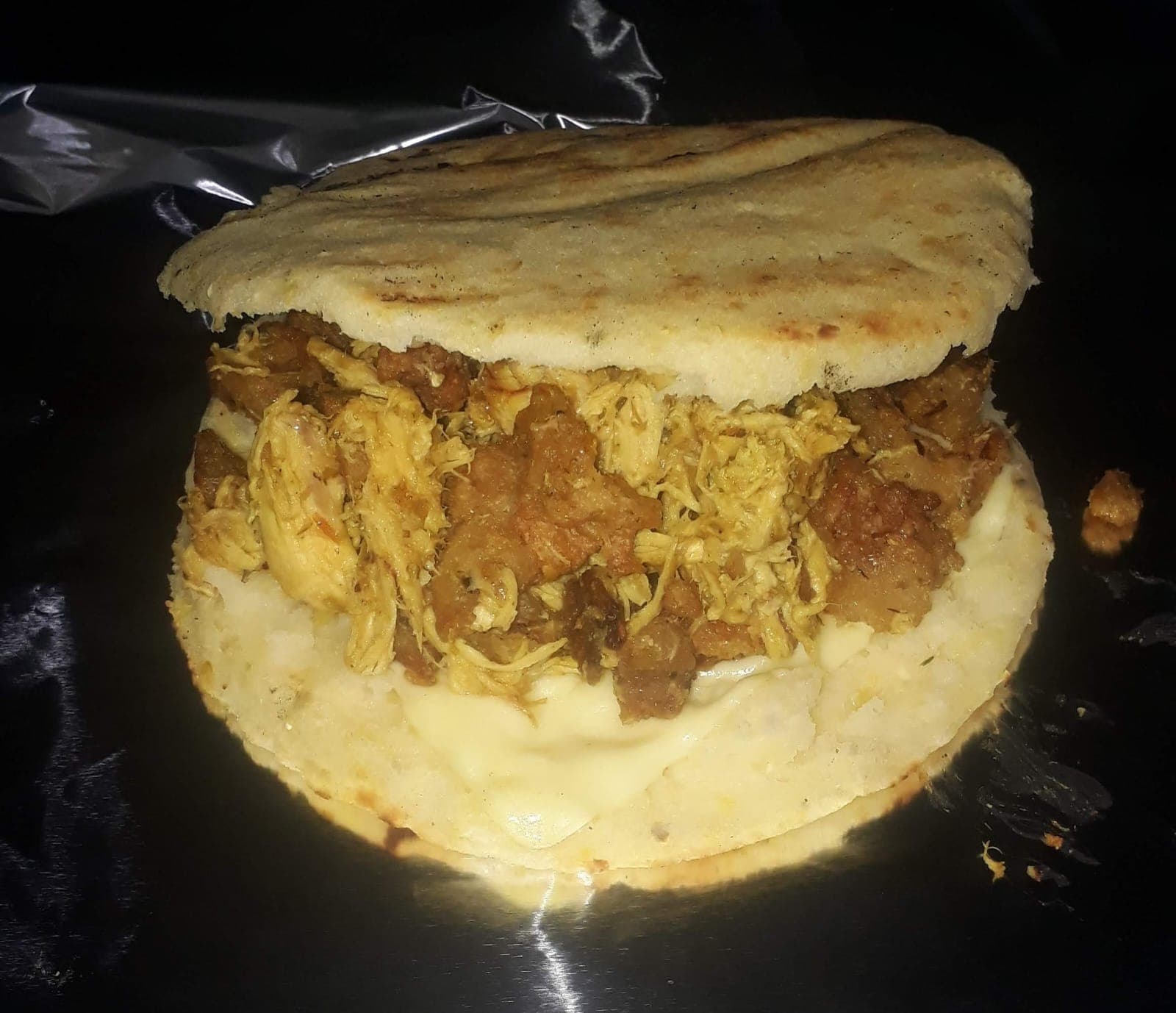 Arepa Pollo Chicharrón.