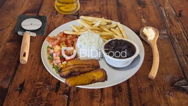 Casado de Filet de Pescado + Bebida