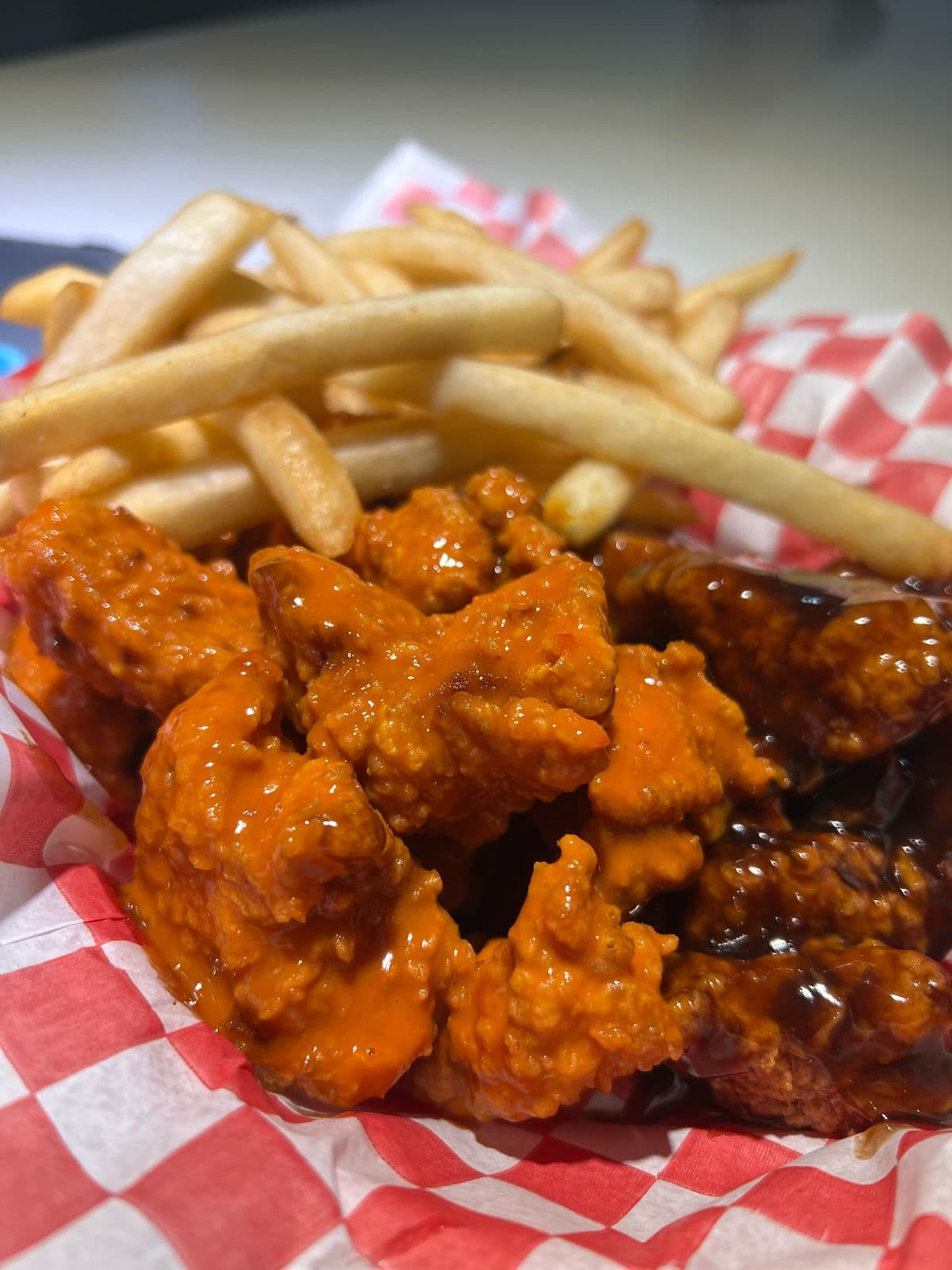 Boneless 300-400g + Papas