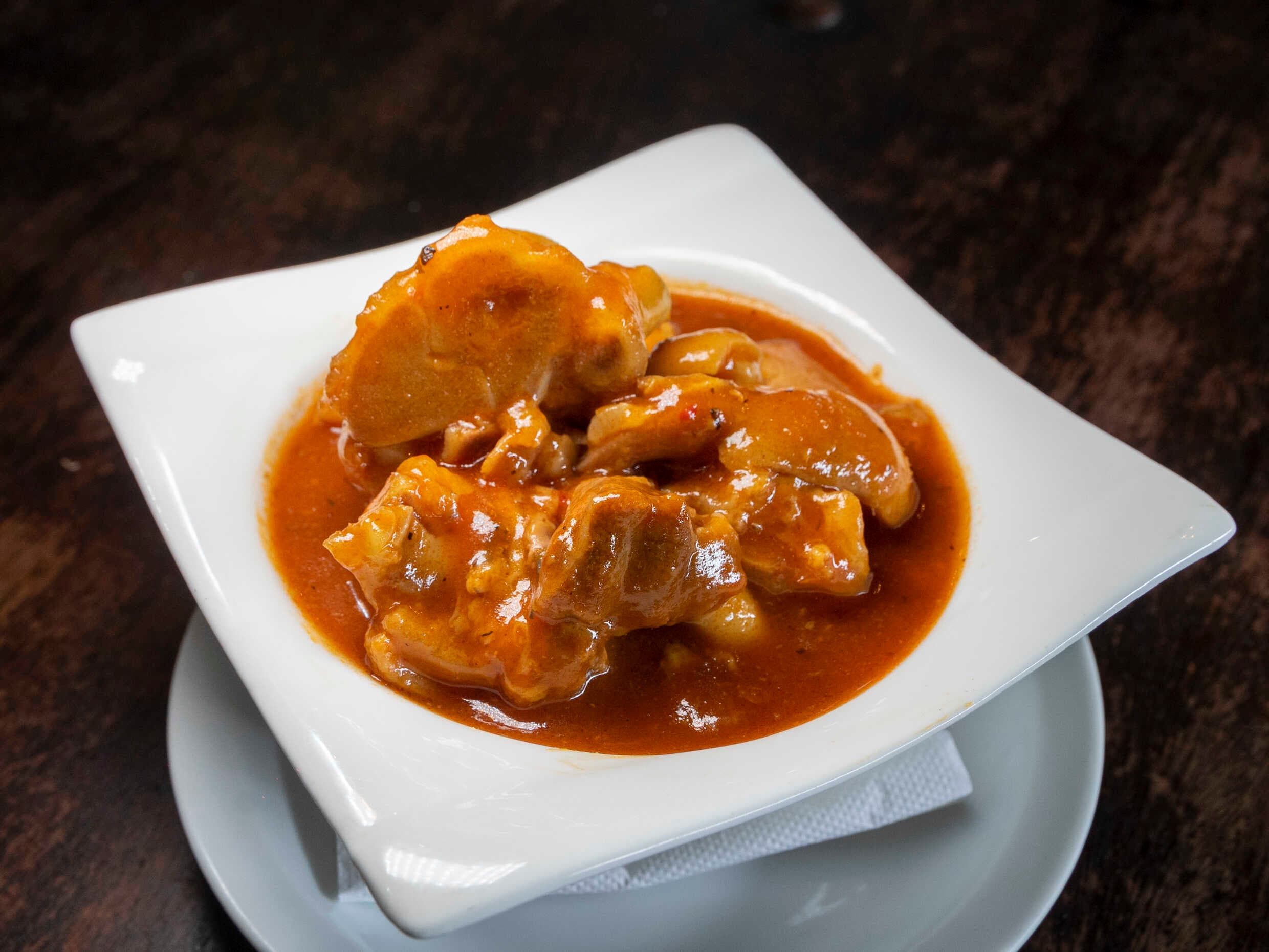 Pezuña de Cerdo en Salsa de Tomate