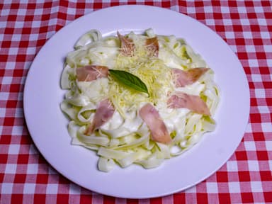 Fettucine en salsa blanca