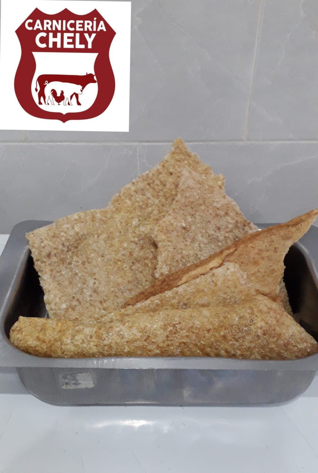 1/4 de chicharrón salsa y chiles