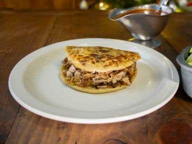 Gordita Chicharrón con Carnita