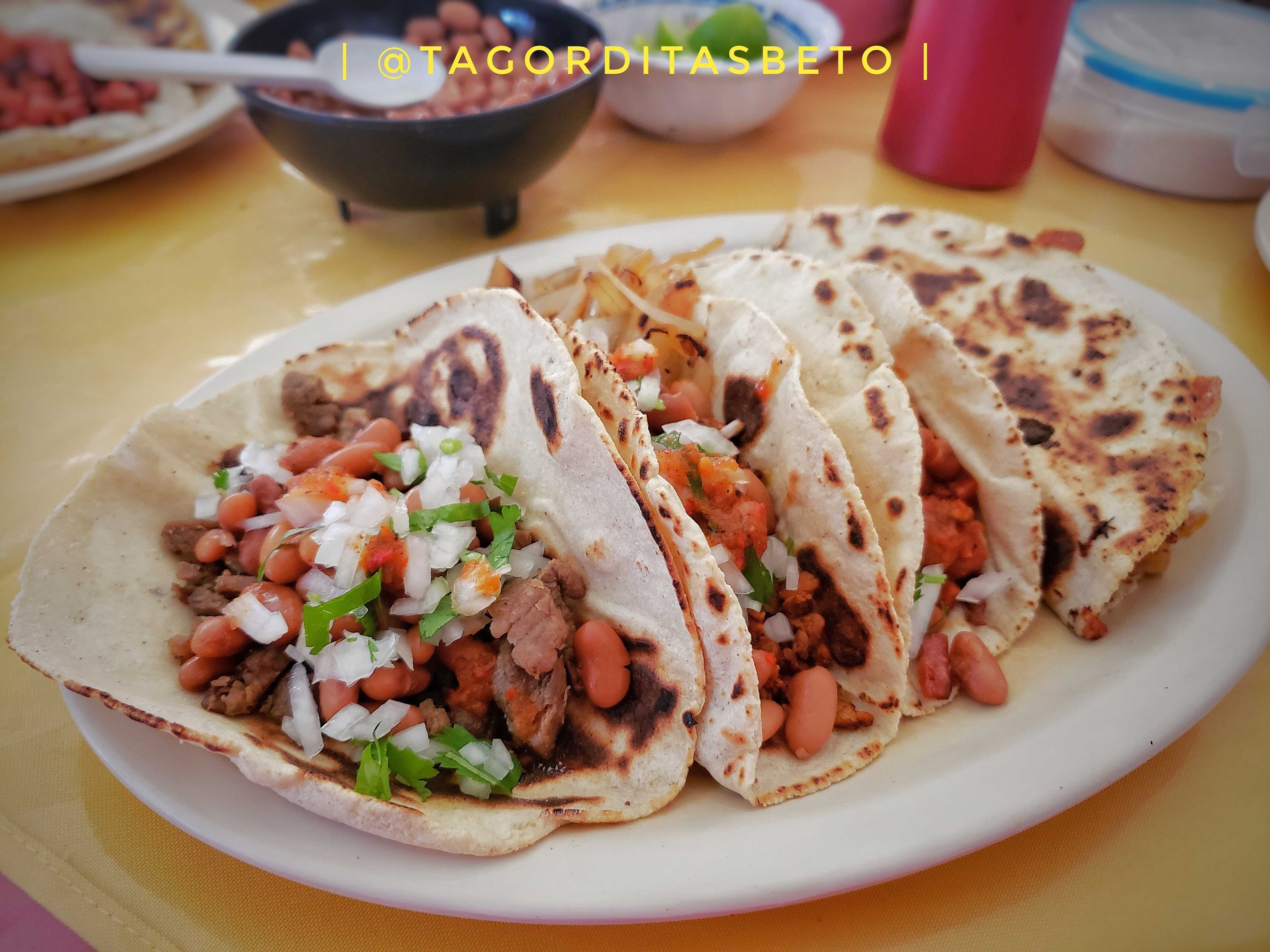 Taco De Chicharrón en Salsa