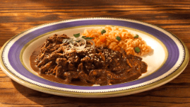 Pollo en Mole Desmenuzado