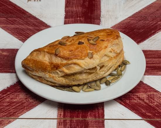 Empanada pollo con mole verde