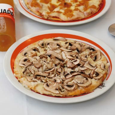 Pizza Pollo y Champiñones
