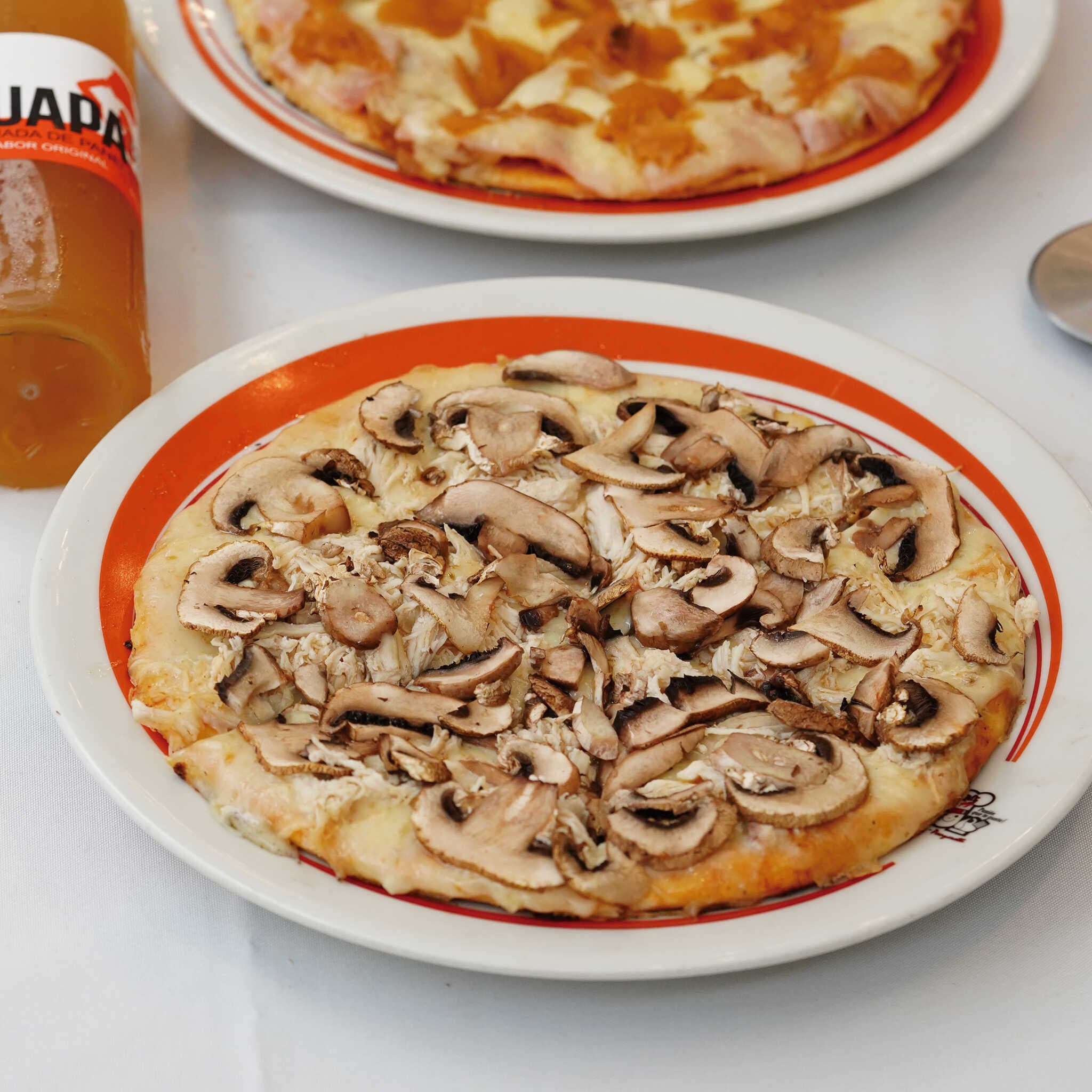 Pizza Pollo y Champiñones