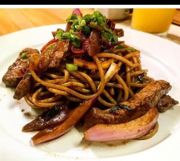 Tallarín Saltado