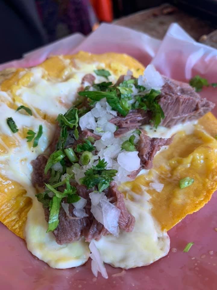 TACO DE BARBACAO DE RES SURTIDA CON VERDURA