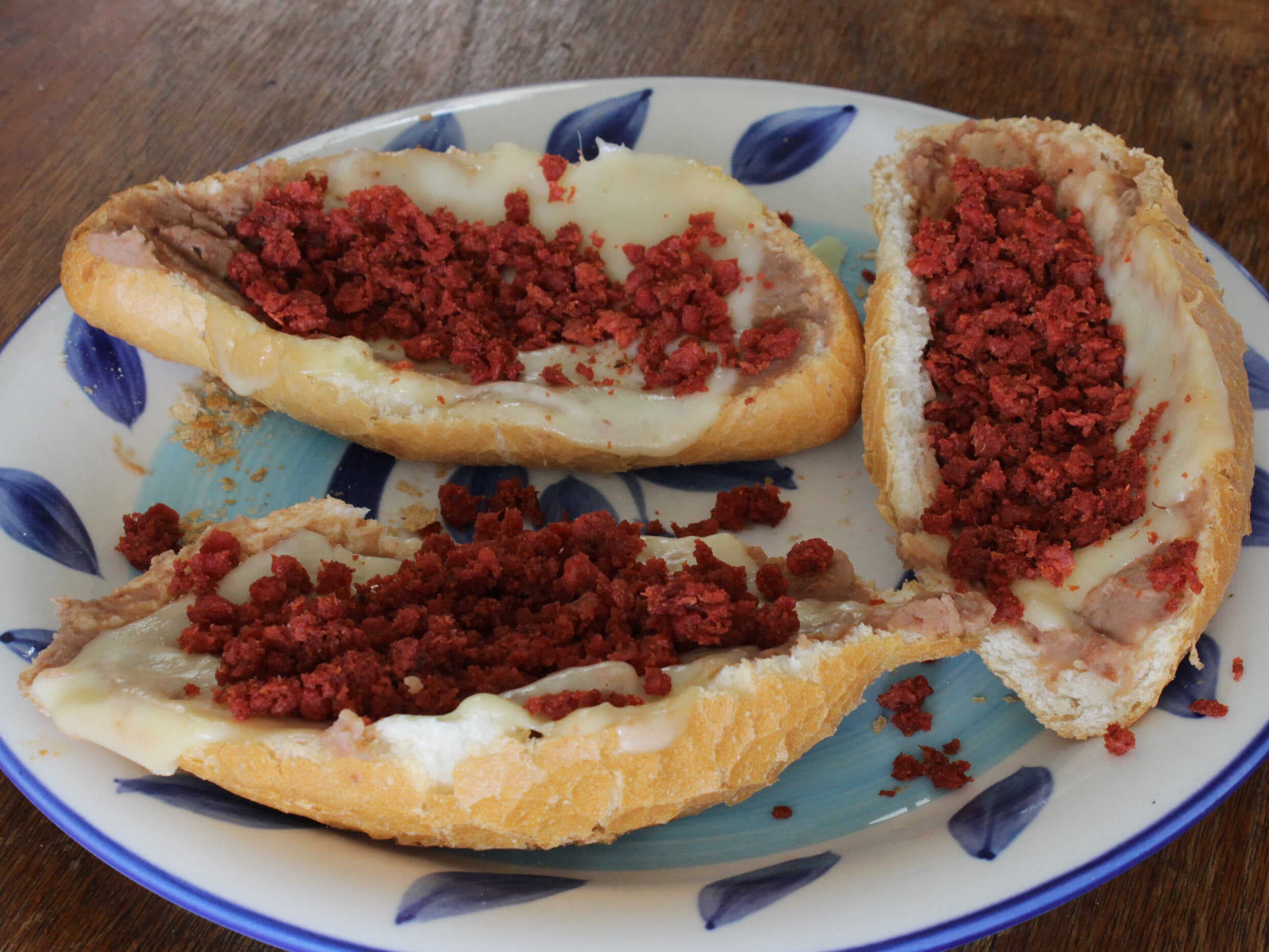 Orden de Molletes con Chorizo