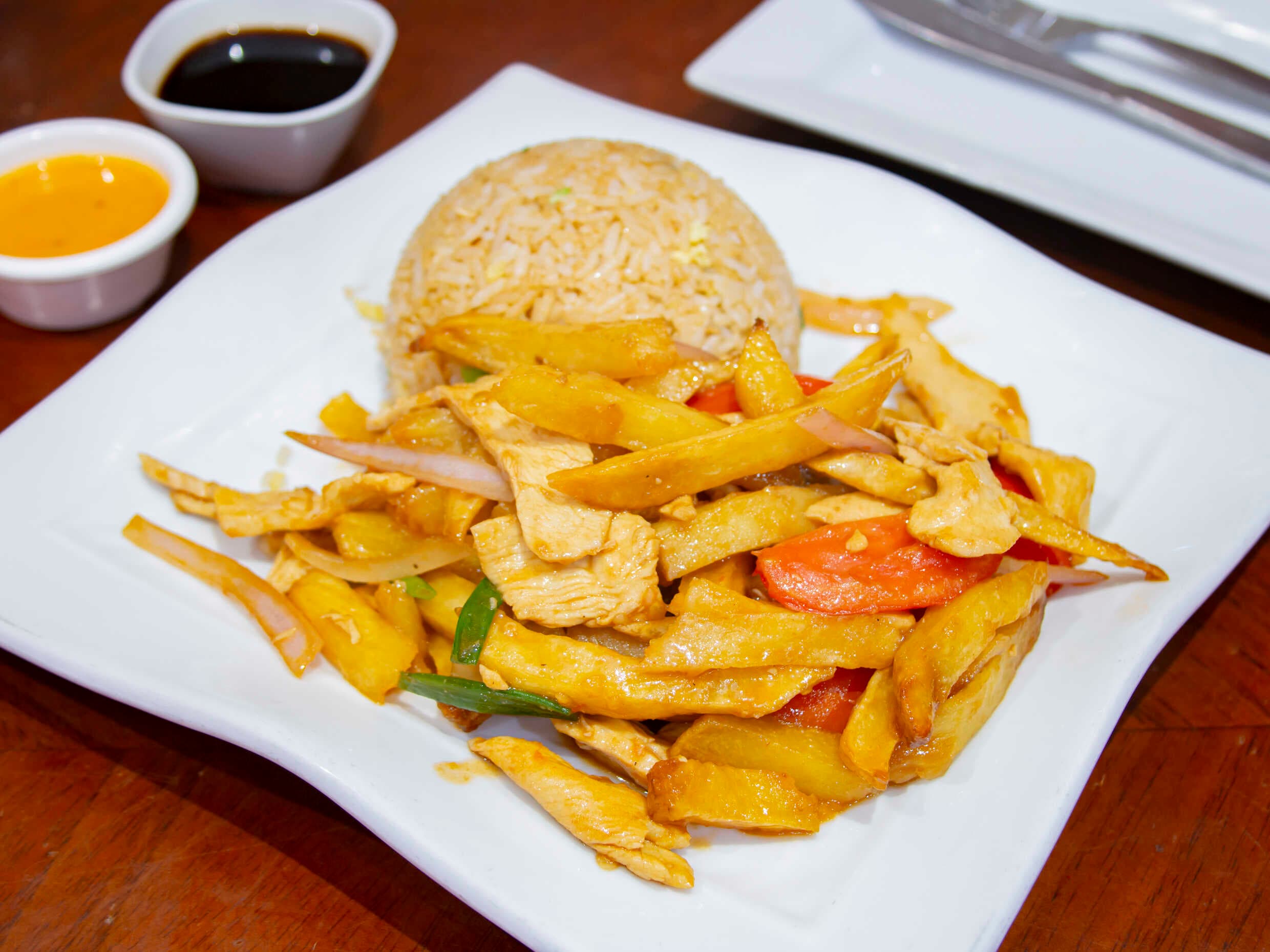 Lomo Saltado con Pollo a la Carta