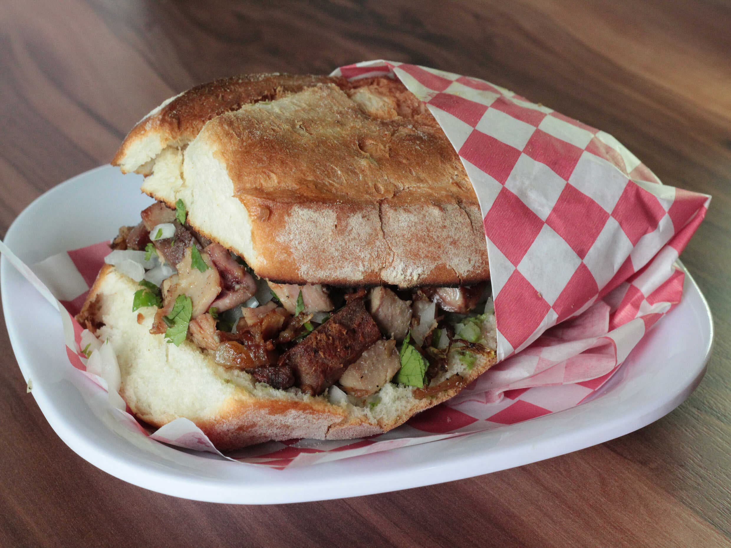 Torta de Carnitas