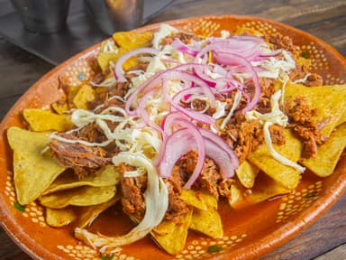Chilaquiles con birria
