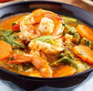 Sopa de Mariscos con Vegetales