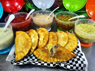 Empanada de Ojaldre Pollo Champi