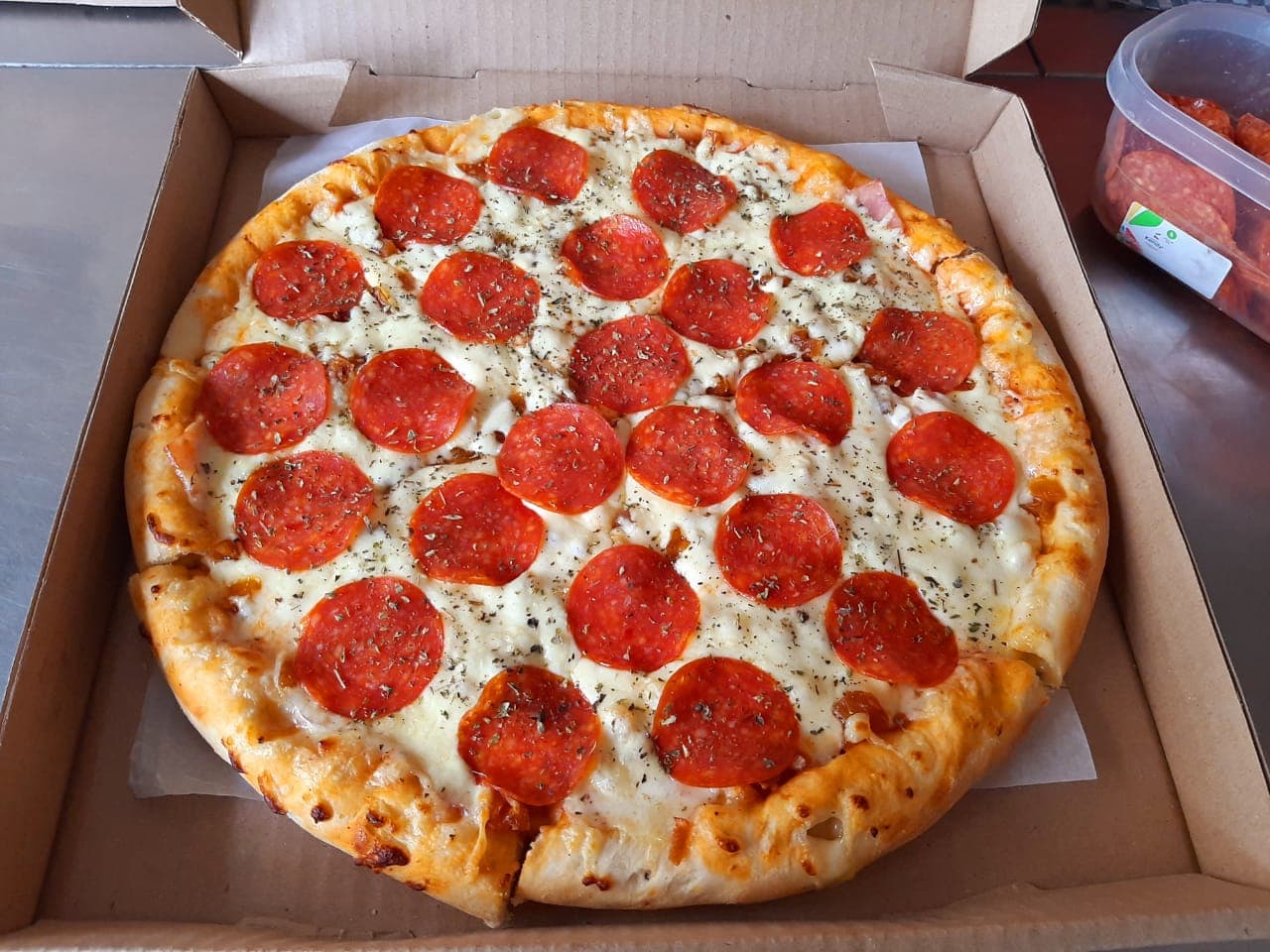 Pepperoni Jalapeño + Bebida 250