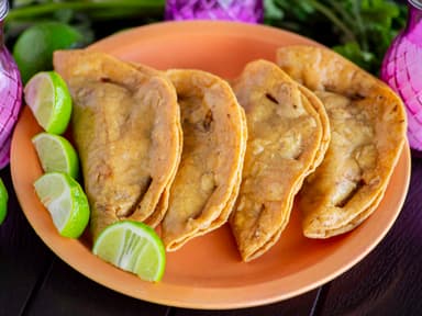 Quesadilla doradita de sesos