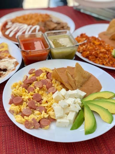 Huevos Revueltos Con Salchicha