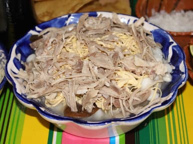 Pozole GRANDE Puerco y Pollo