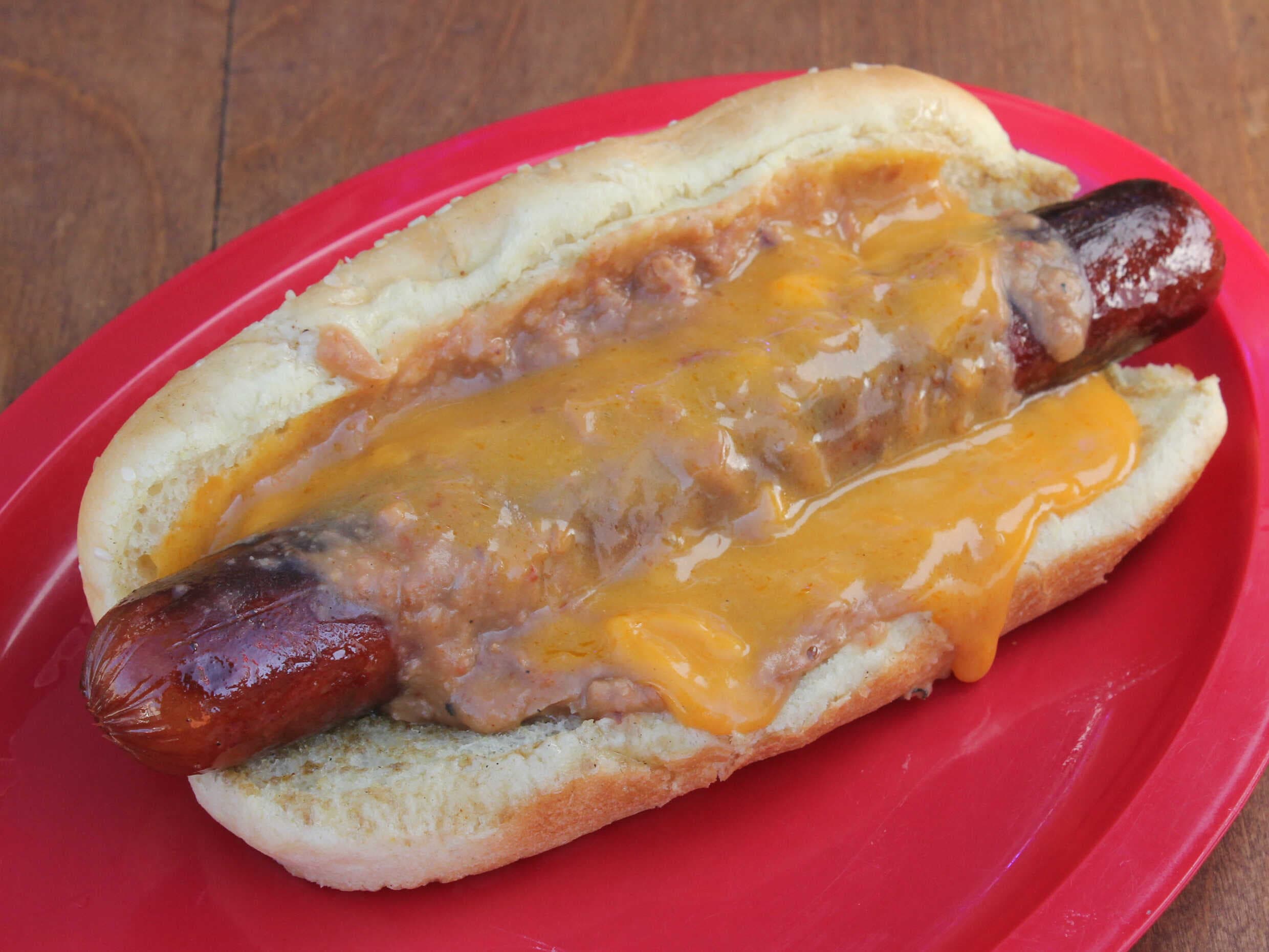 Hotdog del Costco con Frijoles Puercos y Queso